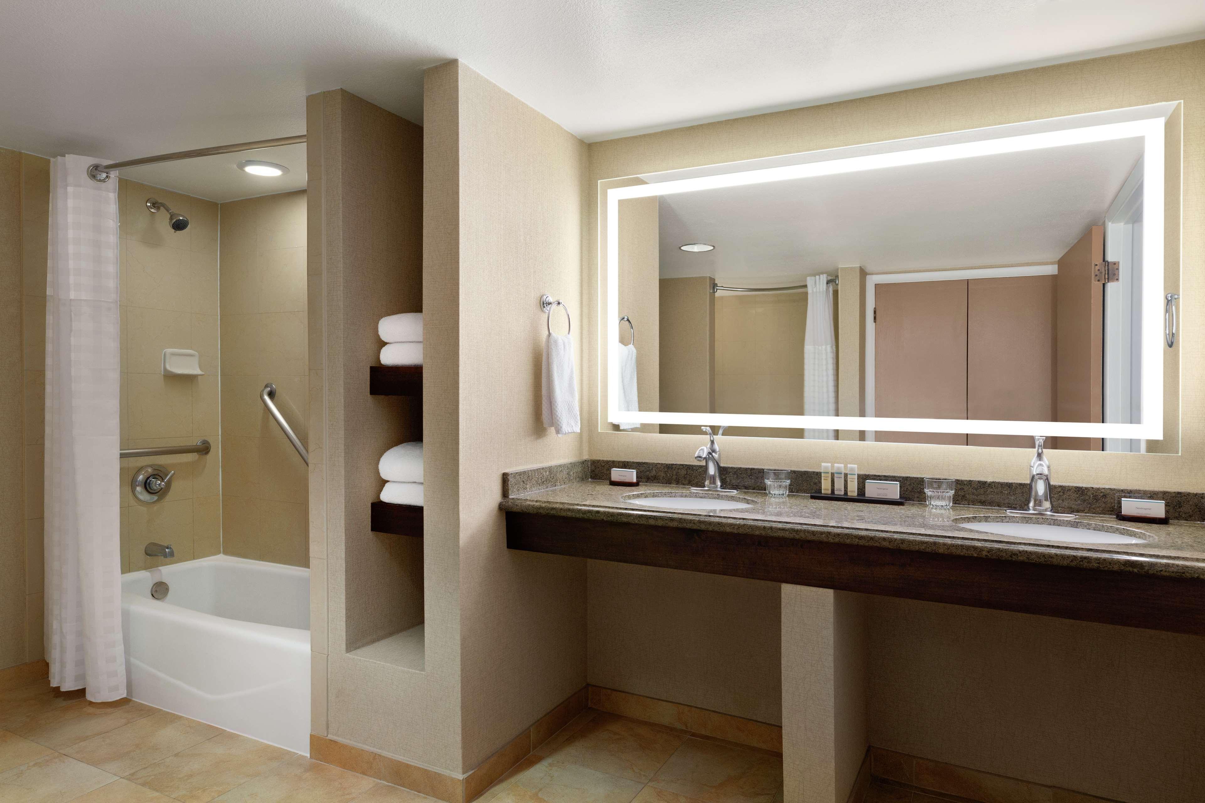 Embassy Suites By Hilton Phoenix Tempe Dış mekan fotoğraf