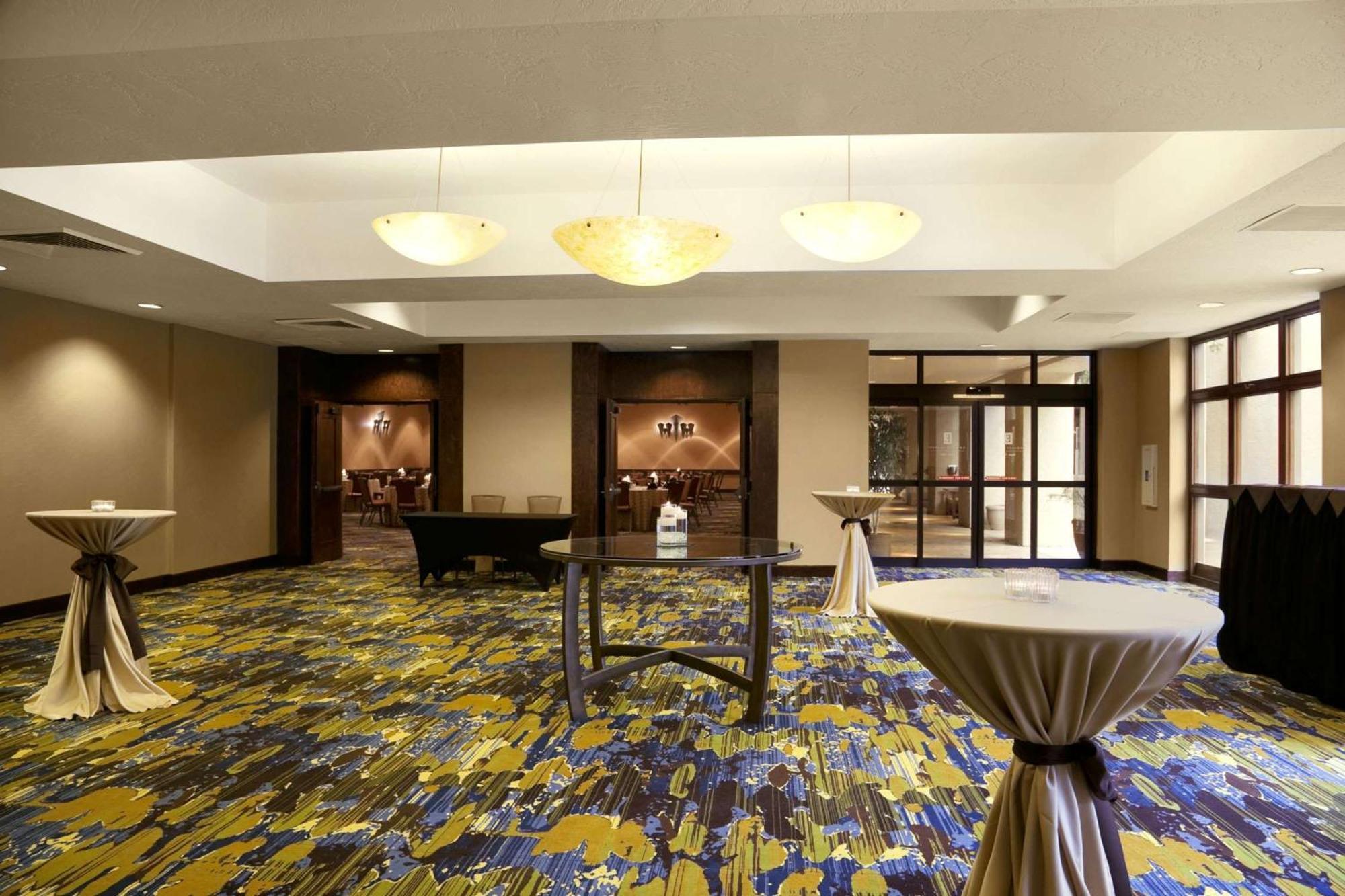 Embassy Suites By Hilton Phoenix Tempe Dış mekan fotoğraf