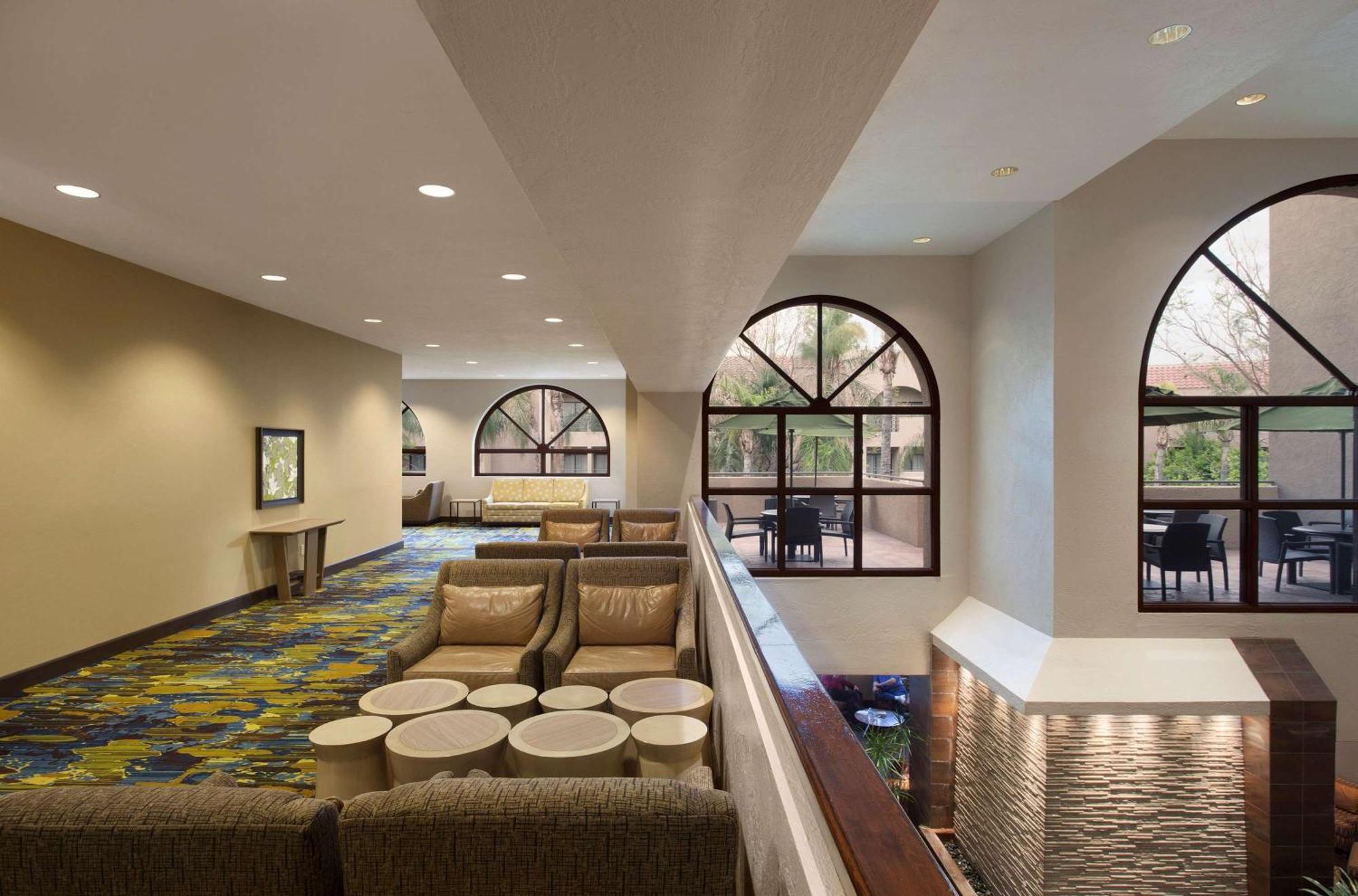 Embassy Suites By Hilton Phoenix Tempe Dış mekan fotoğraf
