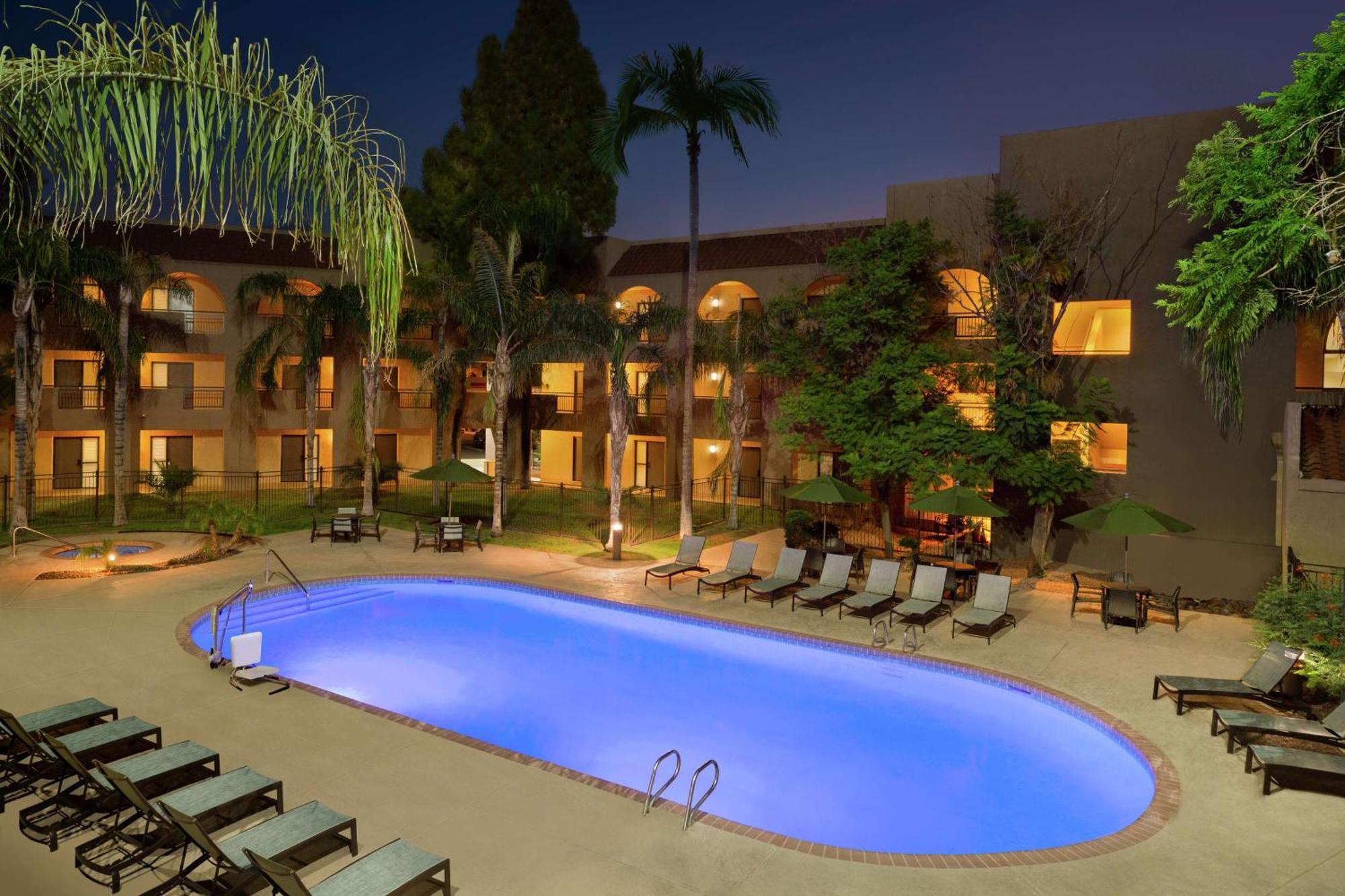 Embassy Suites By Hilton Phoenix Tempe Dış mekan fotoğraf
