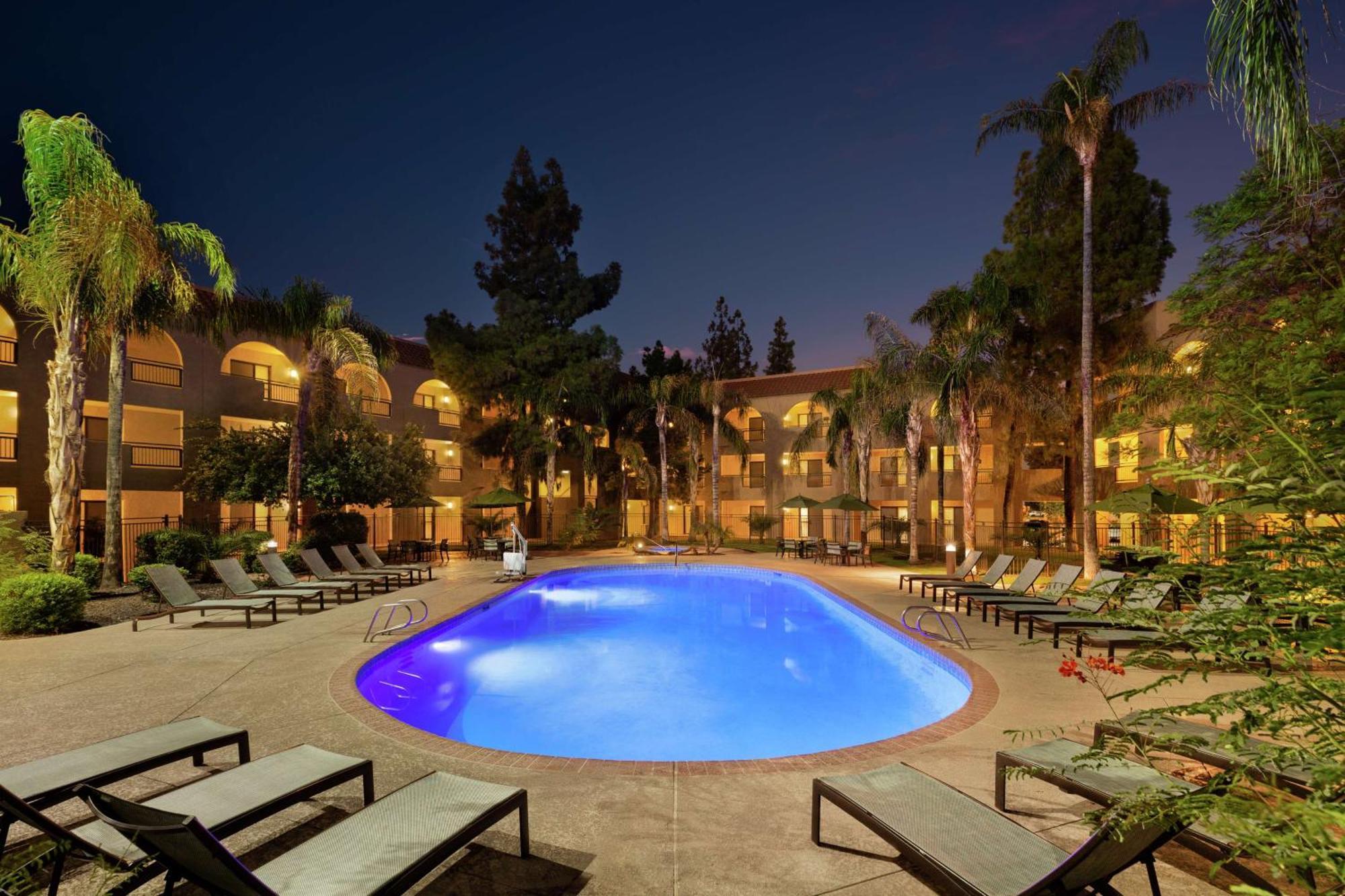 Embassy Suites By Hilton Phoenix Tempe Dış mekan fotoğraf